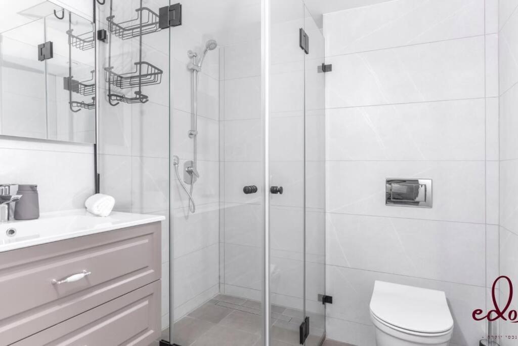 דירת חדר שינה וסלון 50 מטר מהים - By Edom Appartement *
